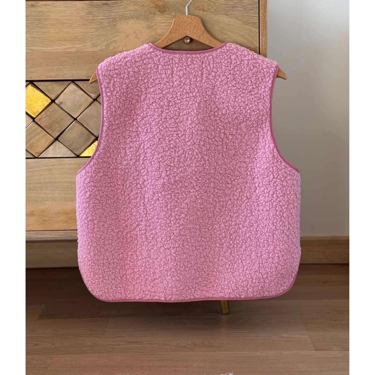 GILET SANS MANCHES EN MOUMOUTE COULEUR ROSE BONBON