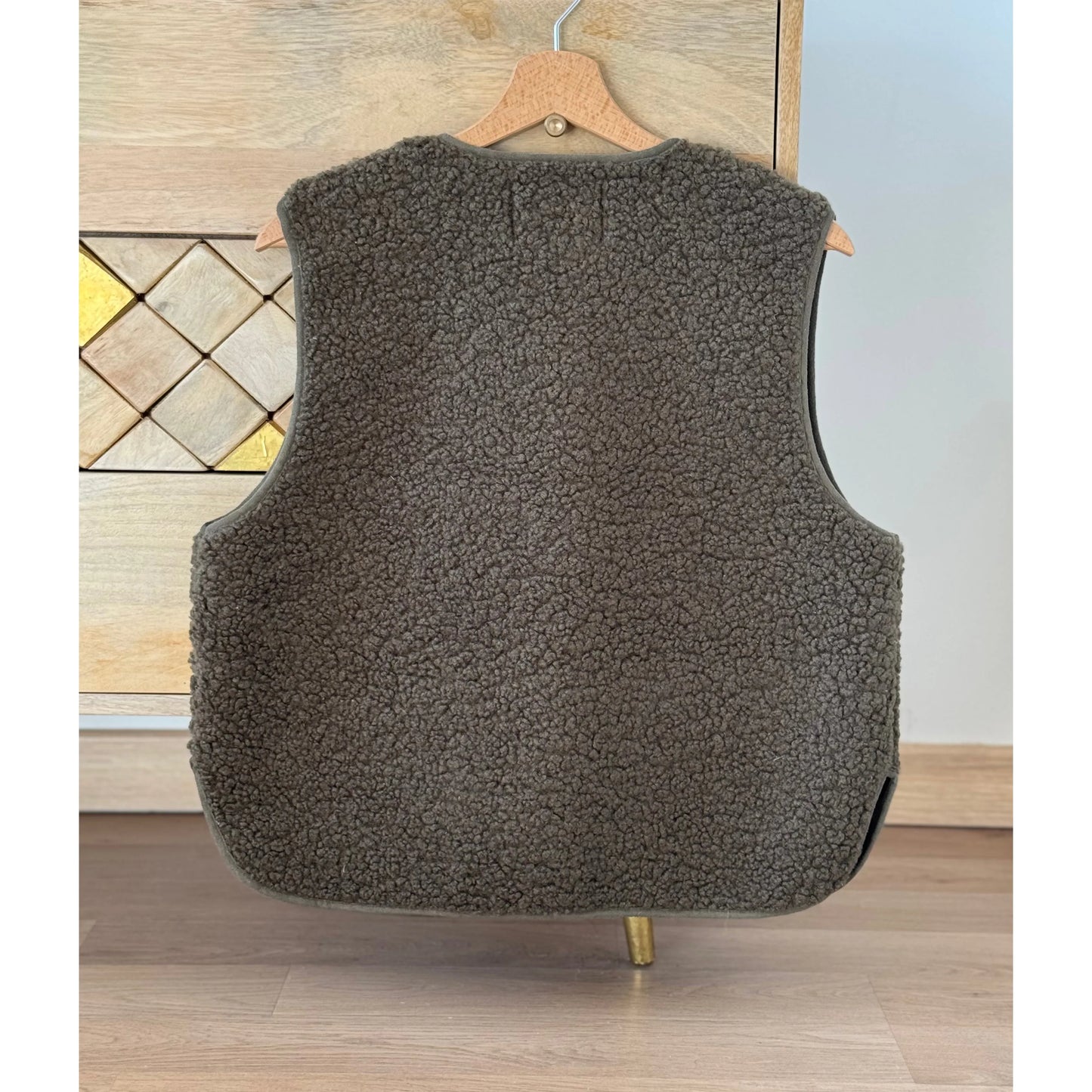 GILET SANS MANCHES EN MOUMOUTE COULEUR KAKI