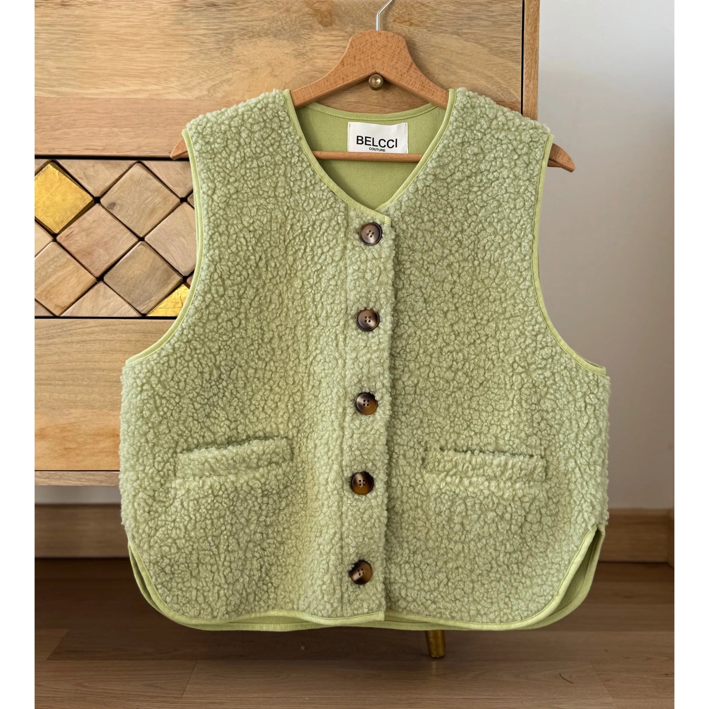 GILET SANS MANCHE EN MOUMOUTE COULEUR VERT