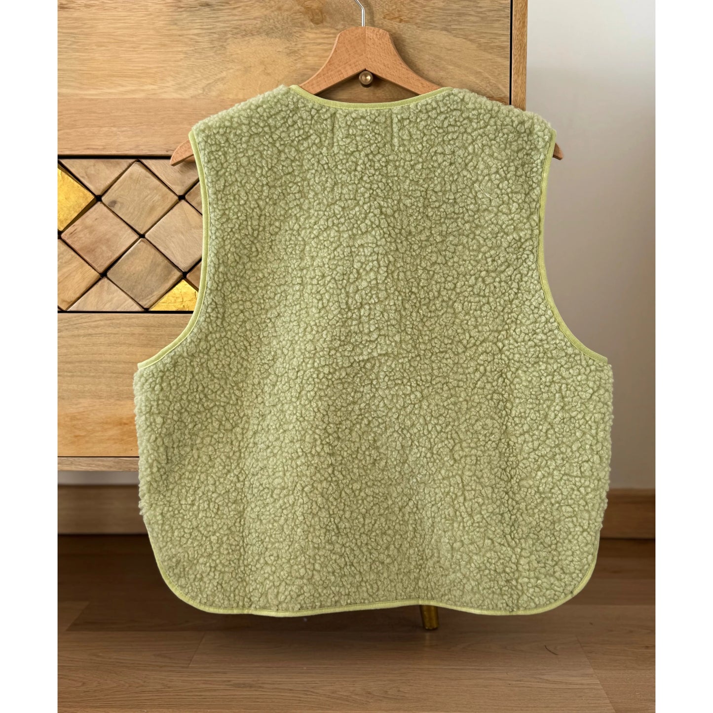 GILET SANS MANCHE EN MOUMOUTE COULEUR VERT