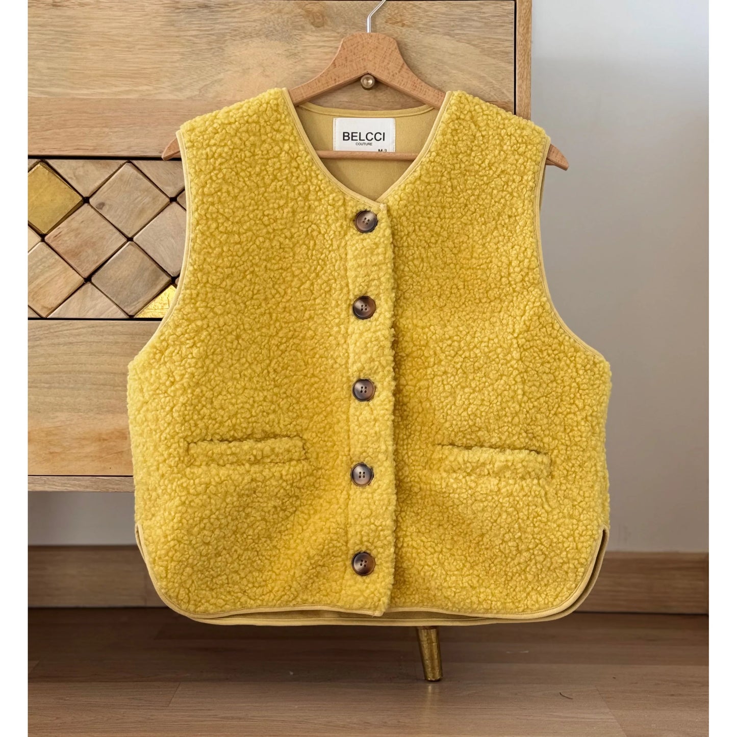 GILET SANS MANCHES EN MOUMOUTE COULEUR JAUNE