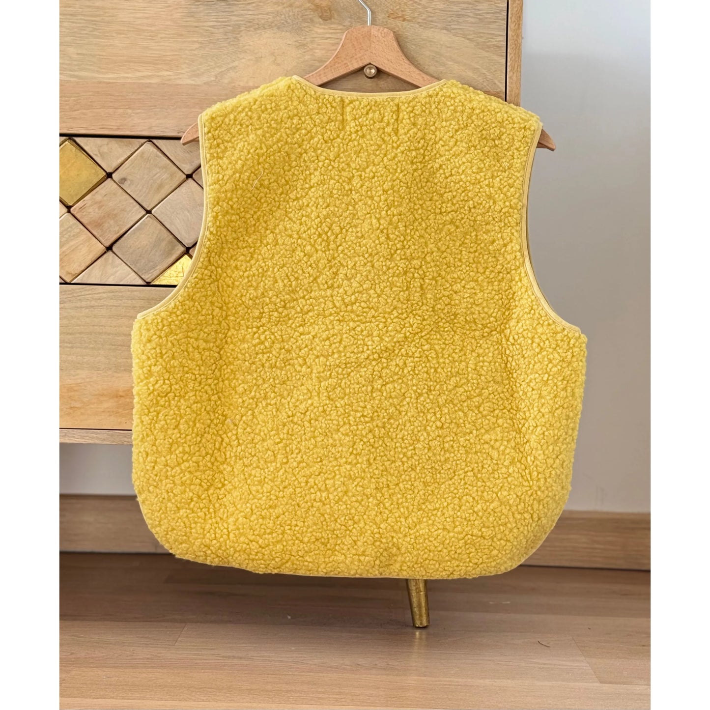 GILET SANS MANCHES EN MOUMOUTE COULEUR JAUNE