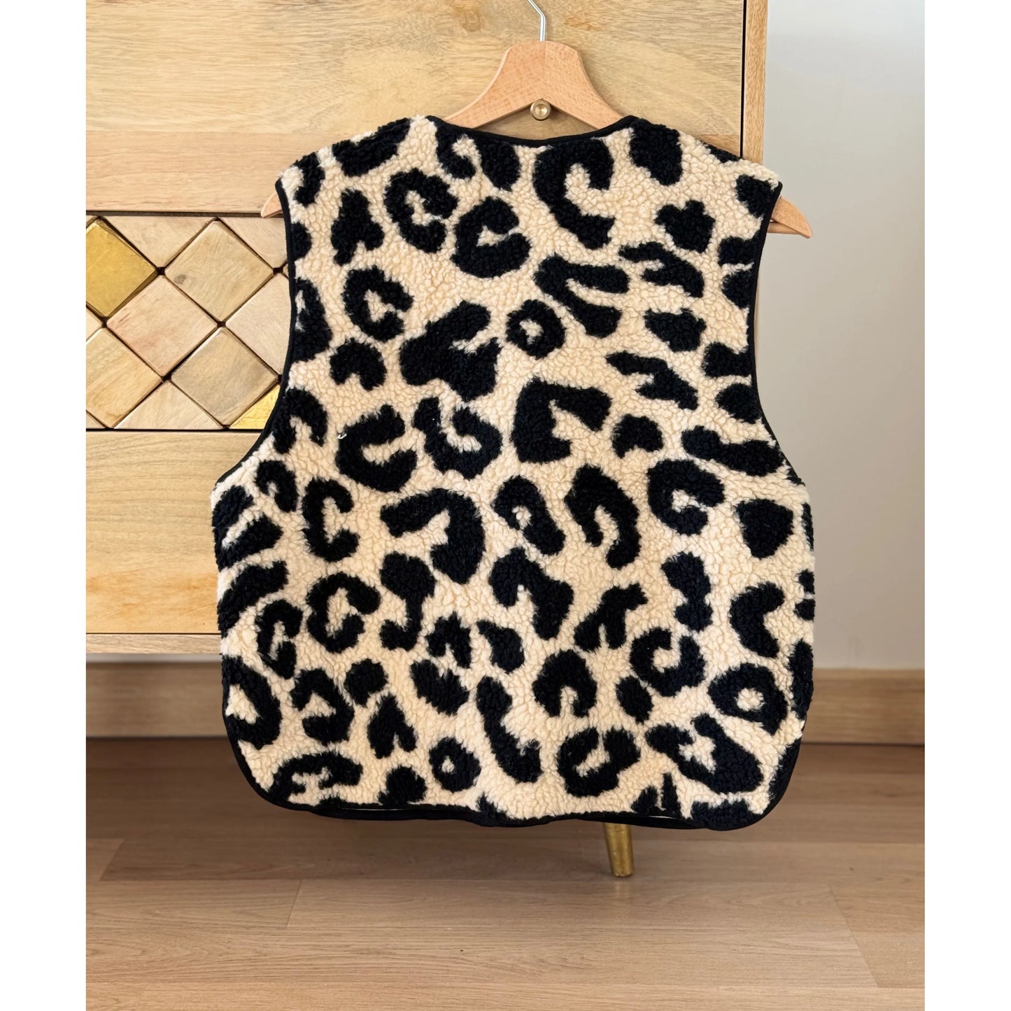GILET SANS MANCHES EN MOUMOUTE COULEUR NOIRE/CREME